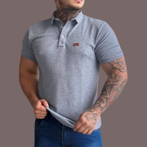 Camisa tipo polo gris azulado