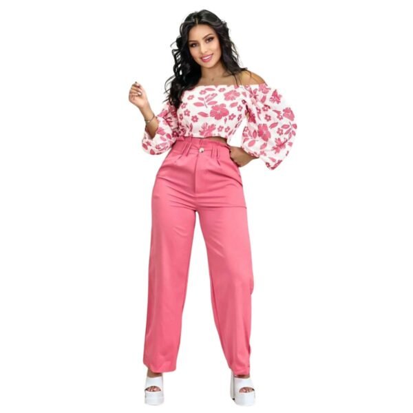 Set blusa con flores y pantalón rosa