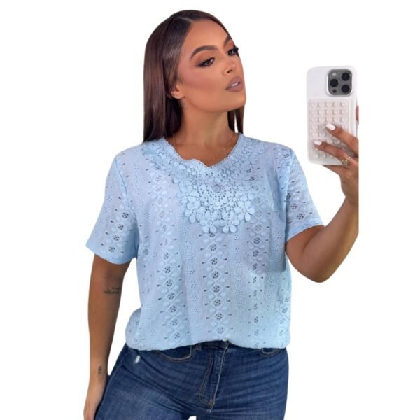 Blusa señorial con detalles bordados y ojalillo - Image 5